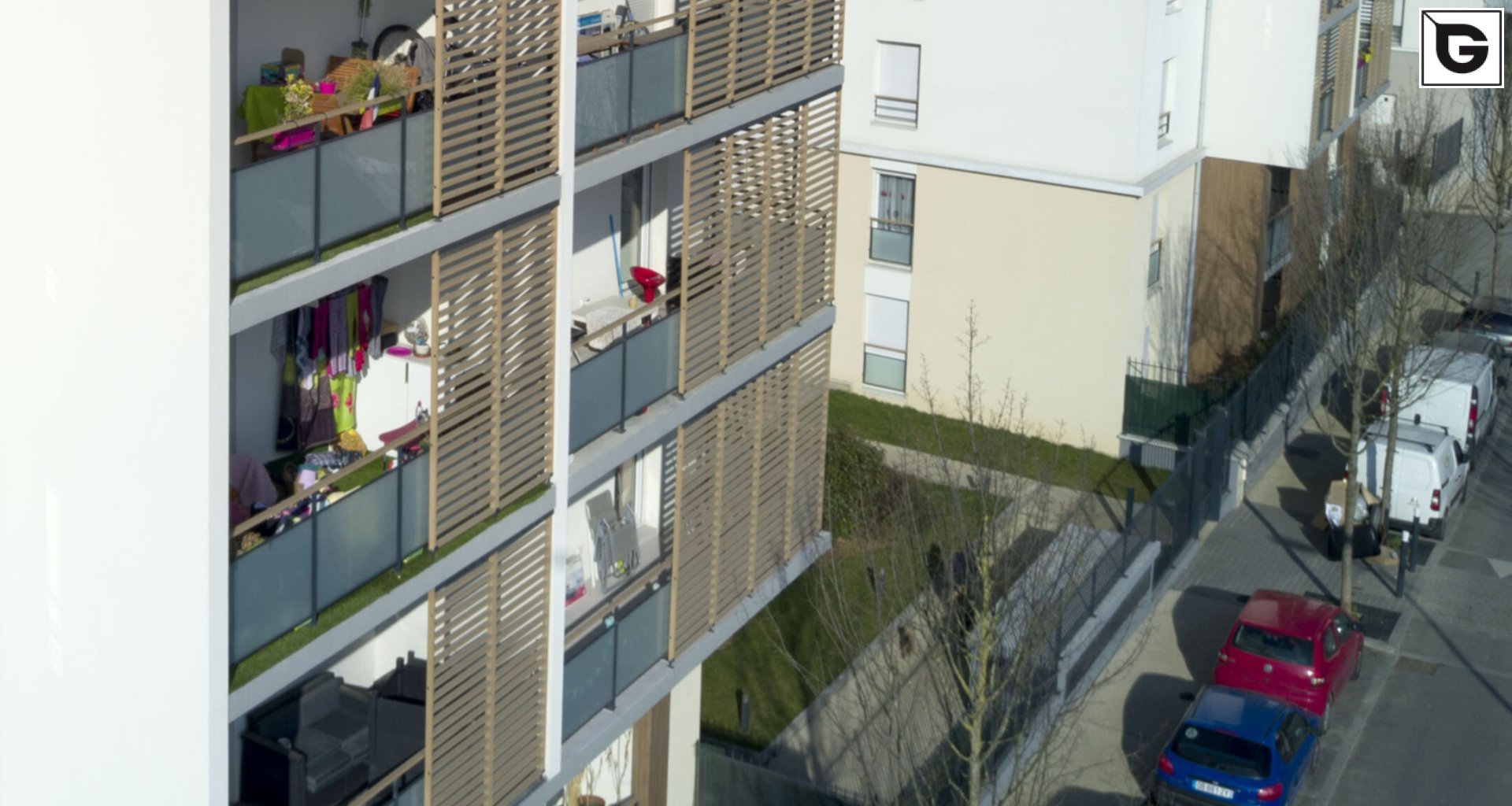 Wohngebäude_Horizontal Sonnenschutz, jalousien_Vorzeigeprojekte - Hybrid holz